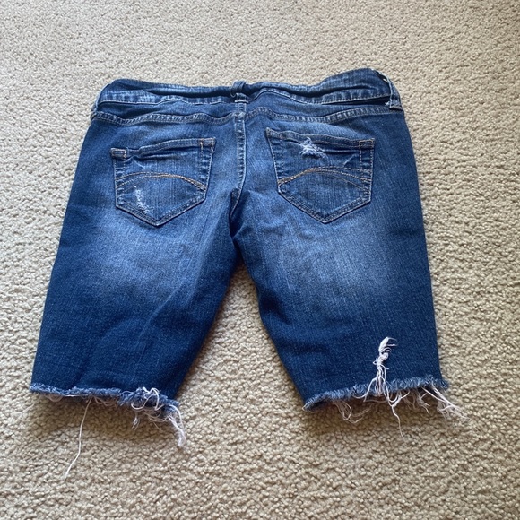 Decree Sequin Distressed Denim Shorts — Size 3!! - Picture 5 of 6